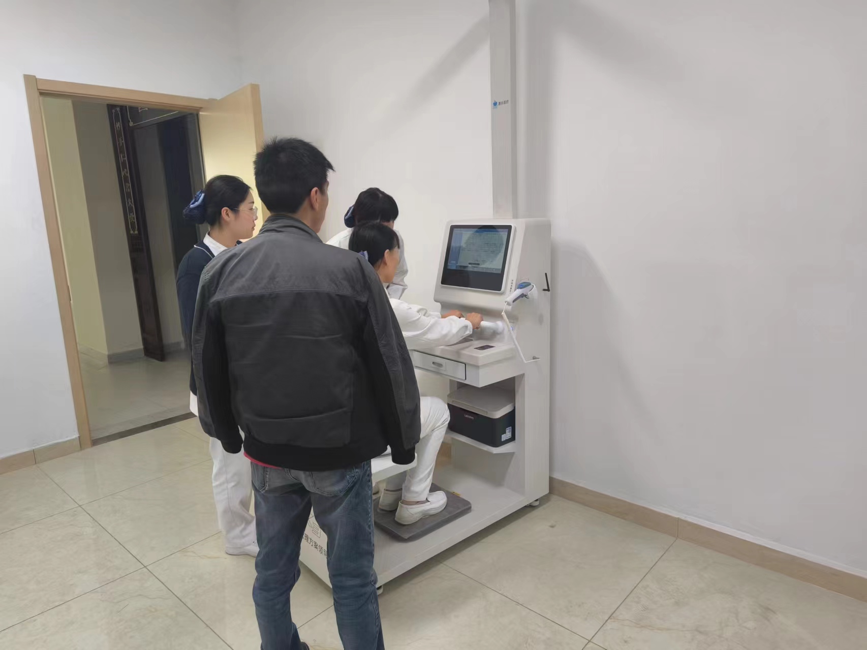 智能健康管理新趨勢(shì)：解碼健康小屋一體機(jī)的核心價(jià)值與應(yīng)用場(chǎng)景